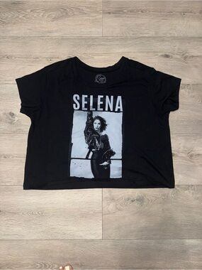 Black Selena Graphic Crop Top